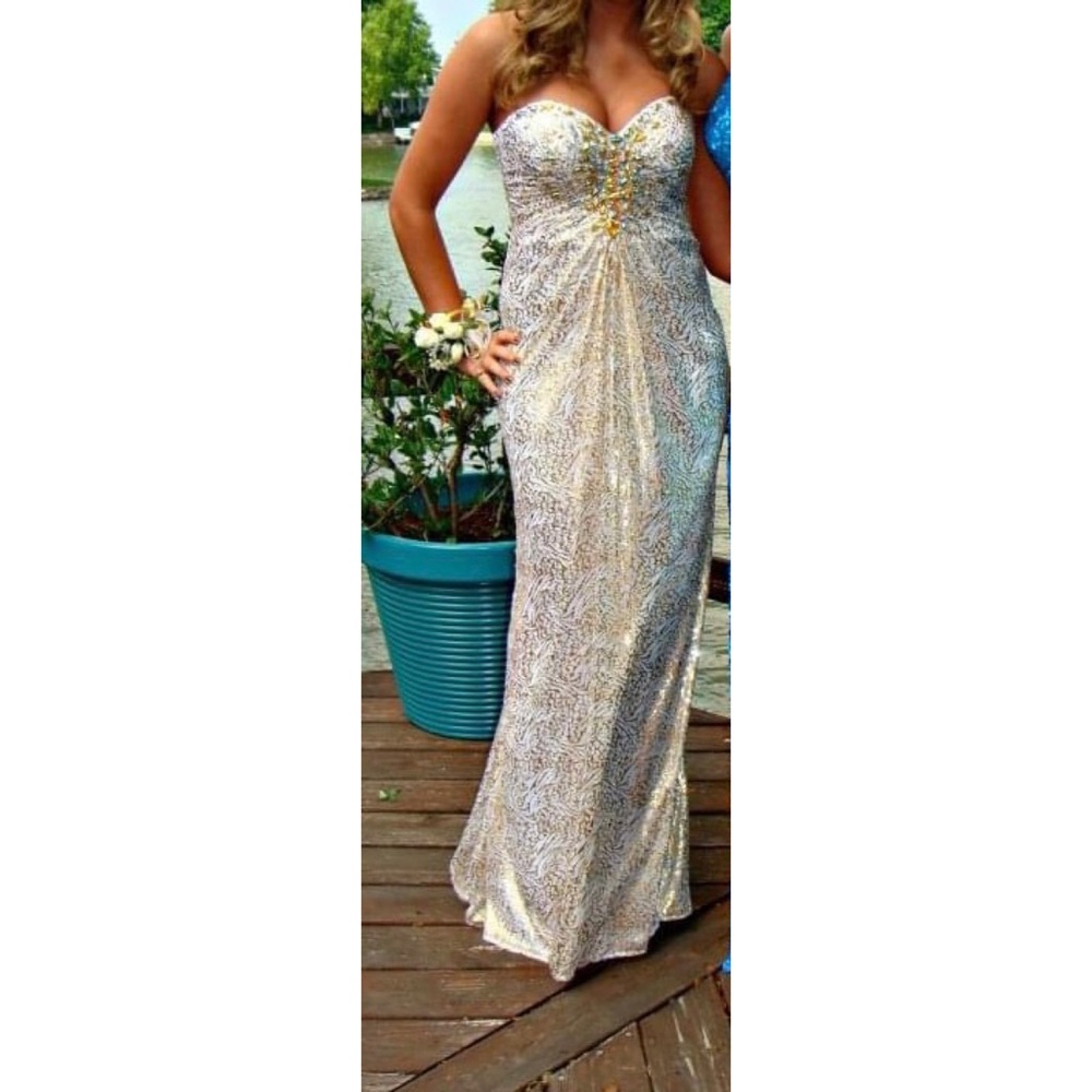 La Femme Gold & White Sweetheart Strapless Dress